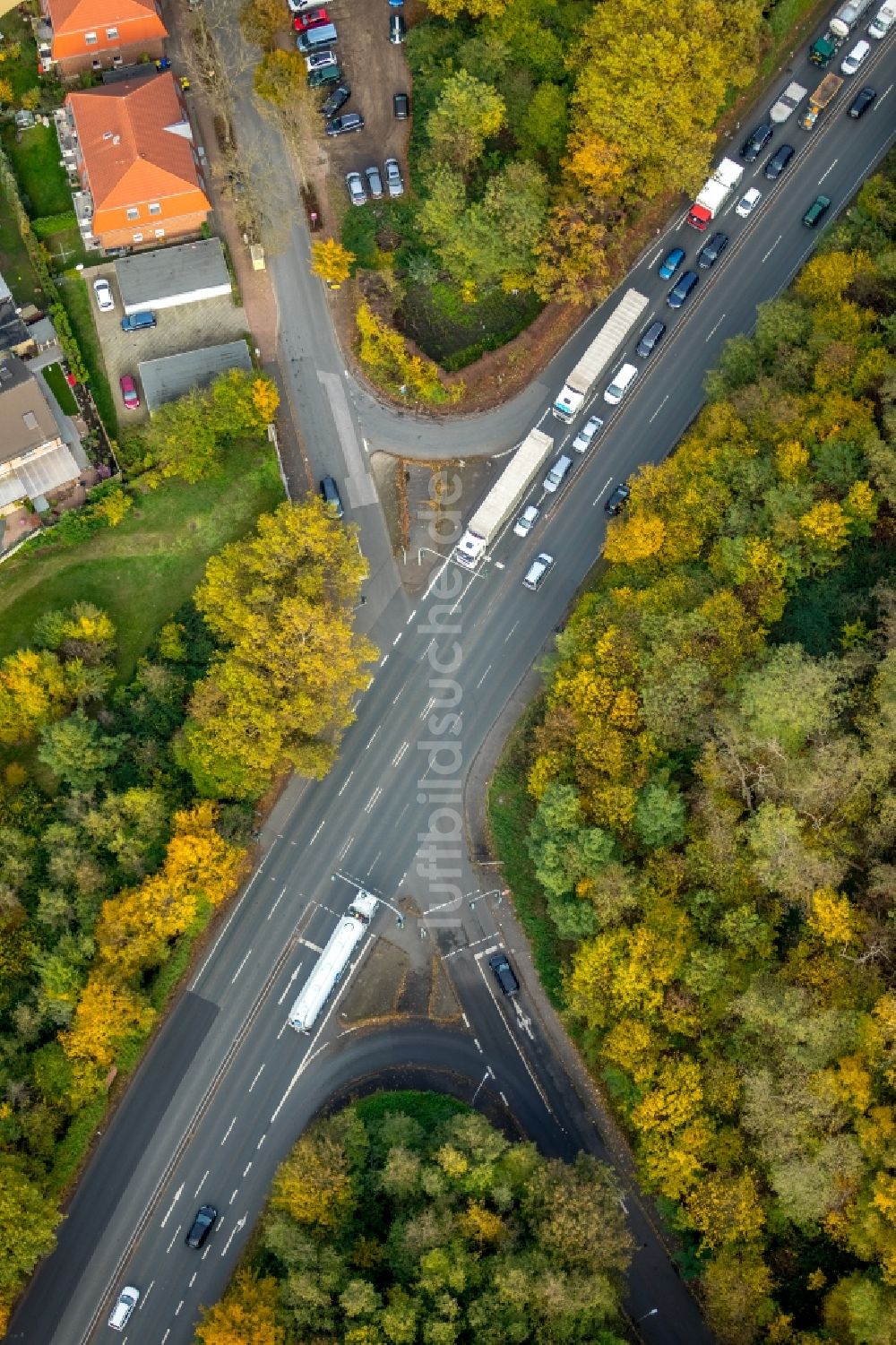 Luftaufnahme Düsseldorf - Kreuzung Bergische Landstraße und Knittkuhler Straße in Düsseldorf im Bundesland Nordrhein-Westfalen, Deutschland