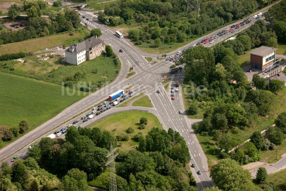 Bottrop von oben - Kreuzung der Bundesstraße 224 mit der Landstraße 633 in Bottrop im Bundesland Nordrhein-Westfalen