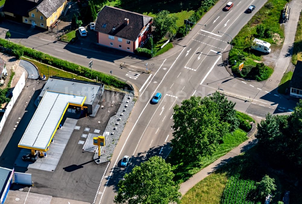 Ettenheim von oben - Kreuzung Bundestrasse 3 in Ettenheim im Bundesland Baden-Württemberg, Deutschland