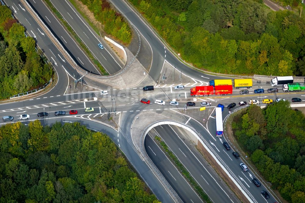 Luftbild Kreuztal - Kreuzung an der Heesstraße - Hüttentalstraße in Kreuztal im Bundesland Nordrhein-Westfalen, Deutschland