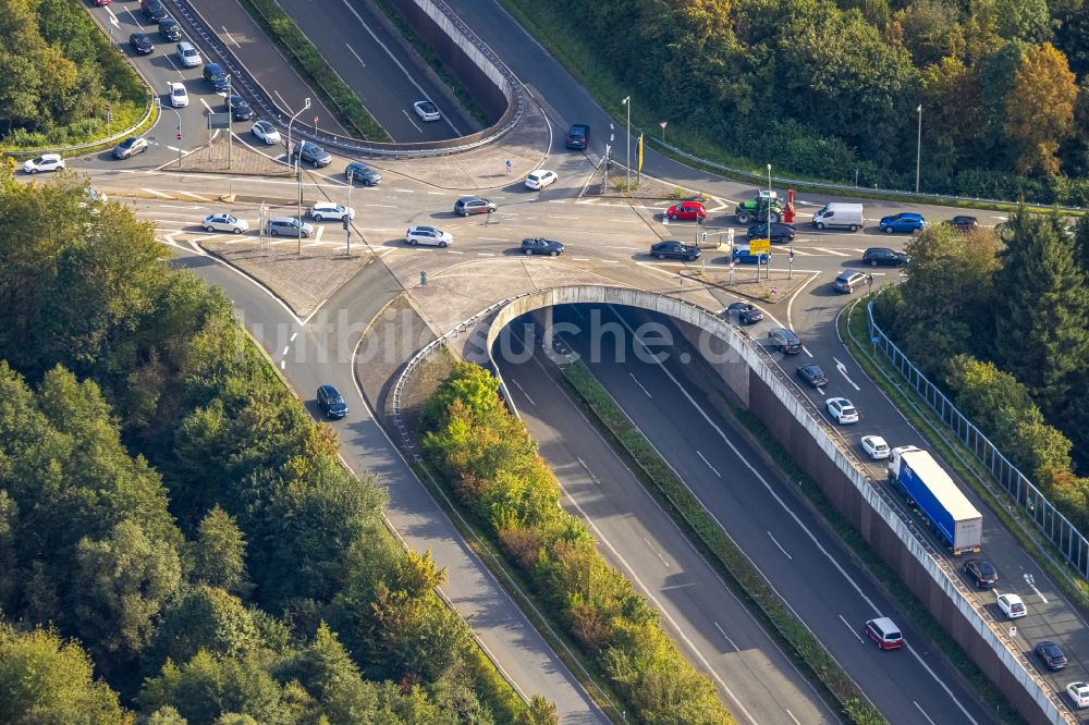 Luftaufnahme Kreuztal - Kreuzung an der Heesstraße - Hüttentalstraße in Kreuztal im Bundesland Nordrhein-Westfalen, Deutschland