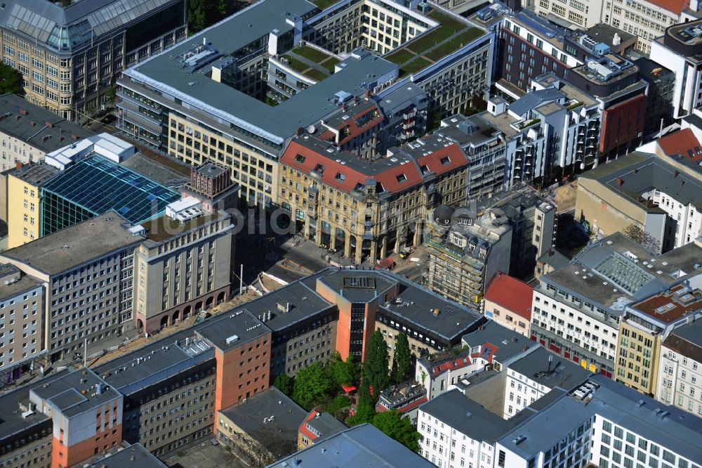 Berlin von oben - Kreuzung Invalidenstraße - Chausseestraße im Stadtbezirk Mitte von Berlin