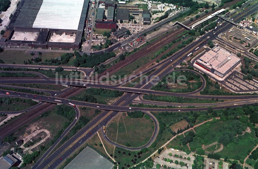 Berlin von oben - Kreuzung Landsberger Allee - Märkische Allee in Berlin-Marzahn