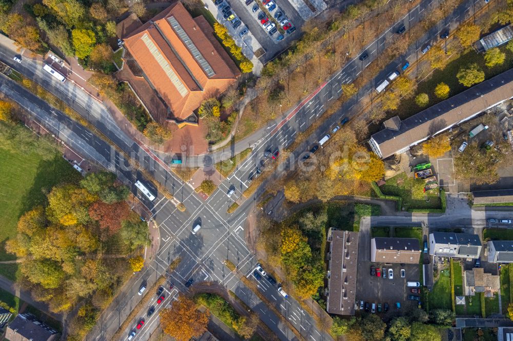 Luftaufnahme Gladbeck - Kreuzung Mühlenstraße Ecke Sandstraße - Konrad-Adenauer-Allee in Gladbeck im Bundesland Nordrhein-Westfalen, Deutschland