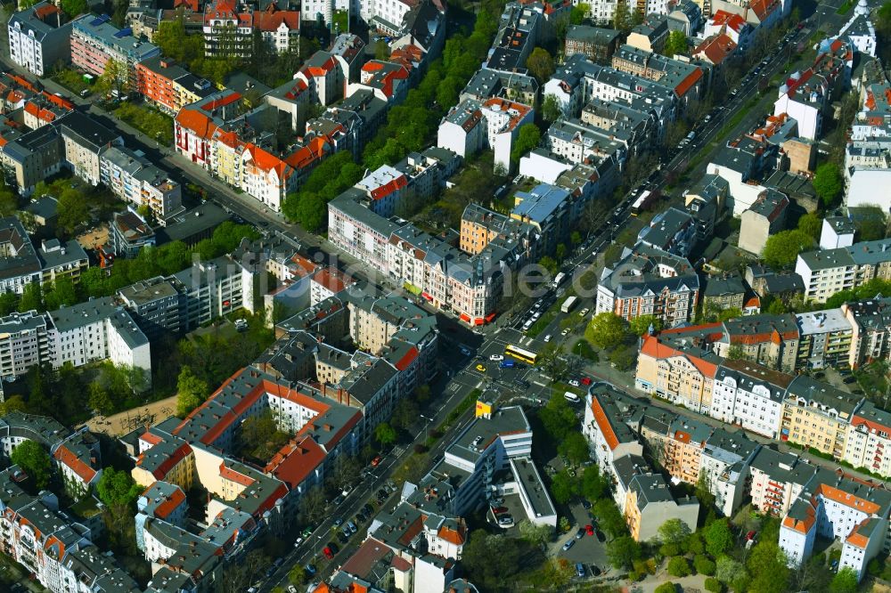 Berlin aus der Vogelperspektive: Kreuzung an der Rheinstraße - Saarstraße - Schmiljanstraße in Berlin, Deutschland