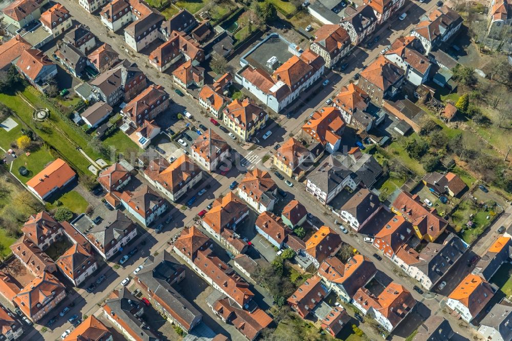 Luftbild Bad Arolsen - Kreuzung Schloßstraße - Kaulbachstraße in Bad Arolsen im Bundesland Hessen, Deutschland