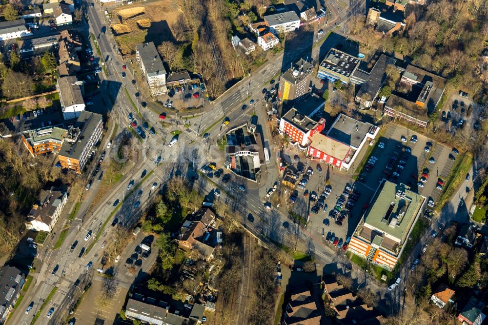 Duisburg aus der Vogelperspektive: Kreuzung an der Sittardsberger Allee - Altenbrucher Damm - Düsseldorfer Landstraße in Duisburg im Bundesland Nordrhein-Westfalen, Deutschland