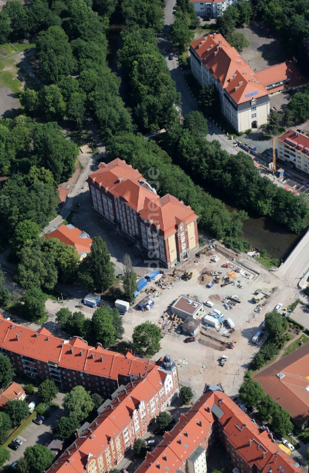 Erfurt von oben - Kreuzungs- Umbau Karlstraße Ecke Adalbertstraße im Ortsteil Andreasvorstadt in Erfurt im Bundesland Thüringen, Deutschland