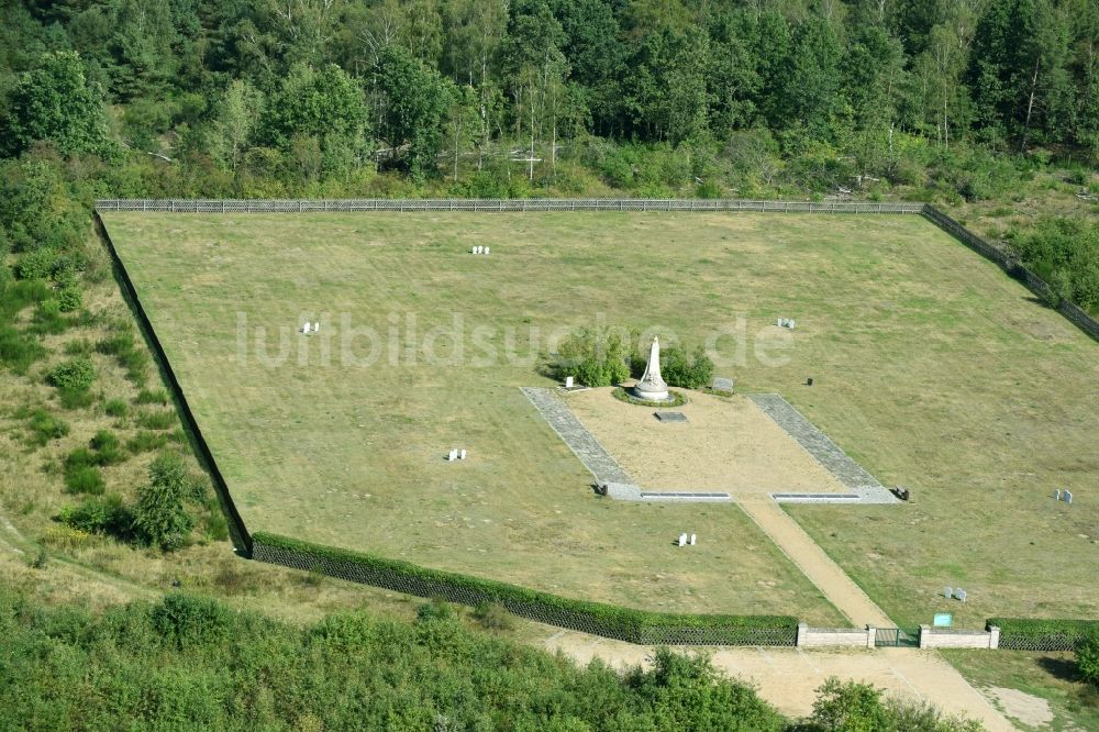 Luftaufnahme Parchim - Kriegs- Geschichts- Denkmal am Dammmer Weg in Parchim im Bundesland Mecklenburg-Vorpommern