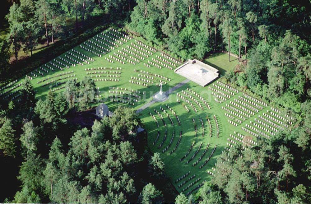 Stahnsdorf aus der Vogelperspektive: Kriegsgräberanlage Stahnsdorf