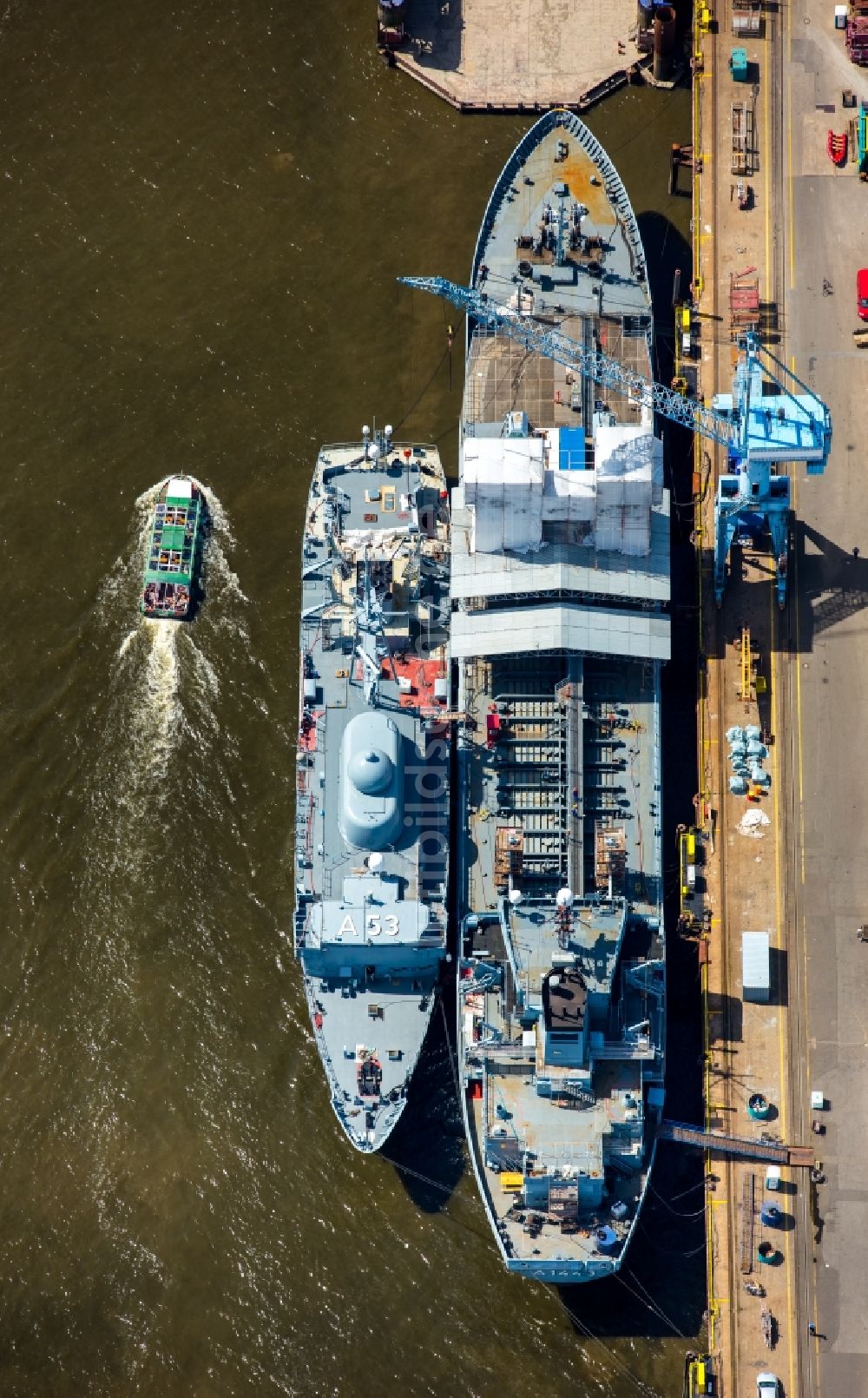 Luftaufnahme Hamburg - Kriegsschiffe im Hamburger Hafen in Hamburg