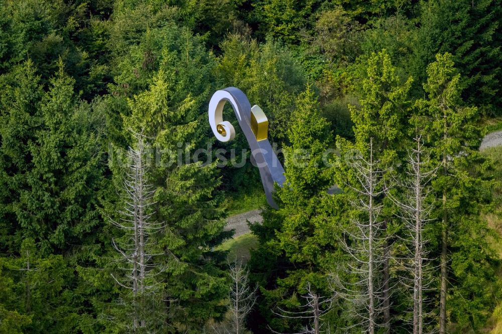 Luftaufnahme Schmallenberg - Krummstab am Waldskulpturenweg Schmallenberg im Bundesland Nordrhein-Westfalen