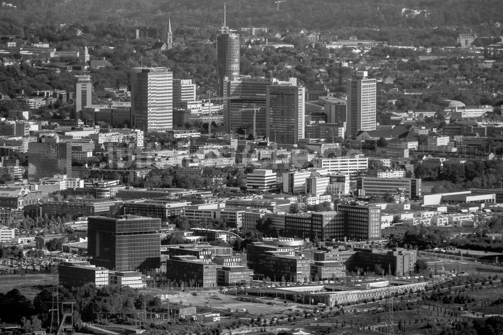 Essen von oben - Krupp - Gürtel mit dem Krupp- Park im Stadtteil Westviertel in Essen im Bundesland Nordrhein-Westfalen