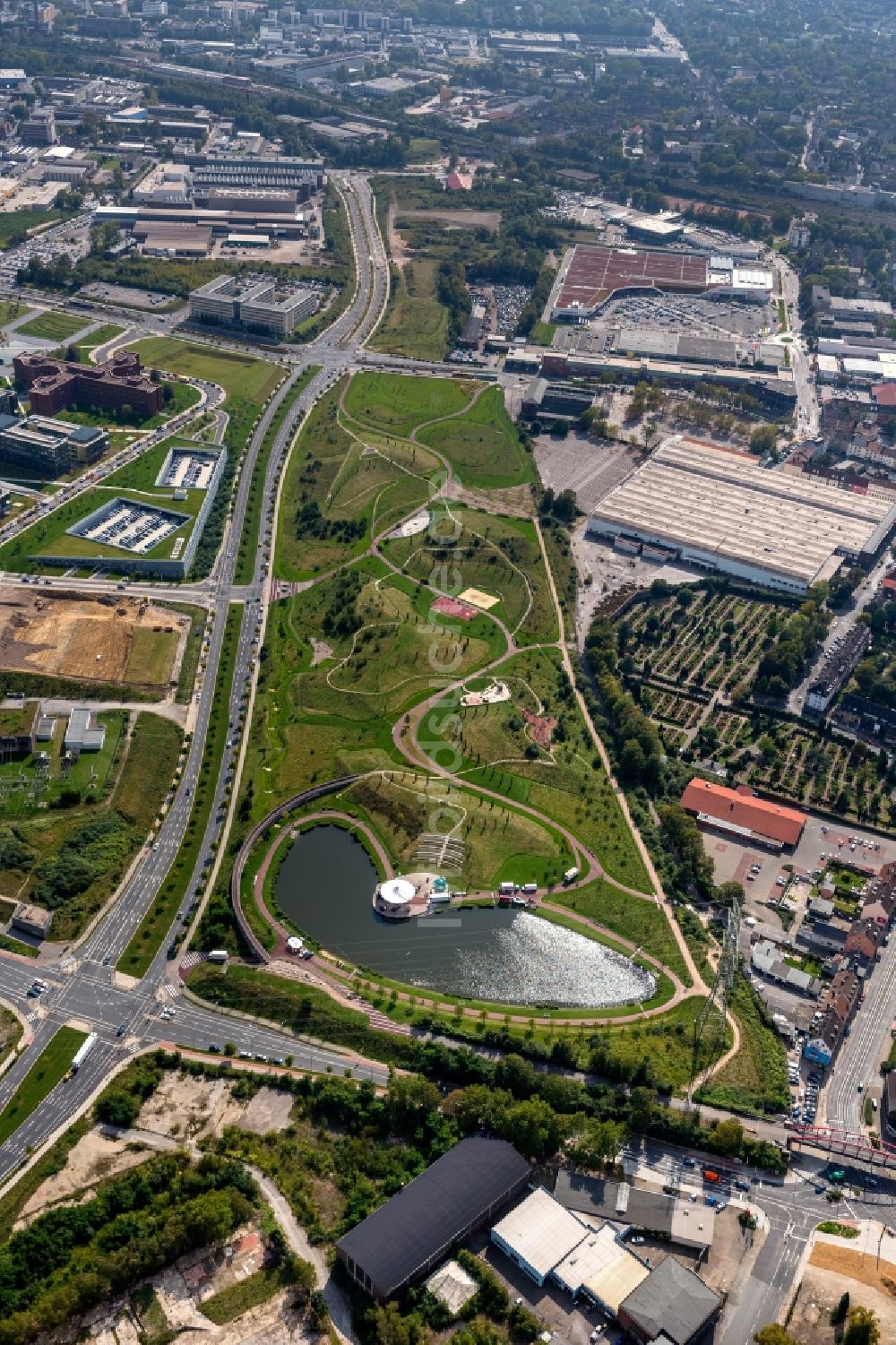 Essen von oben - Krupp- Park am Krupp - Gürtel im Stadtteil Westviertel in Essen im Bundesland Nordrhein-Westfalen