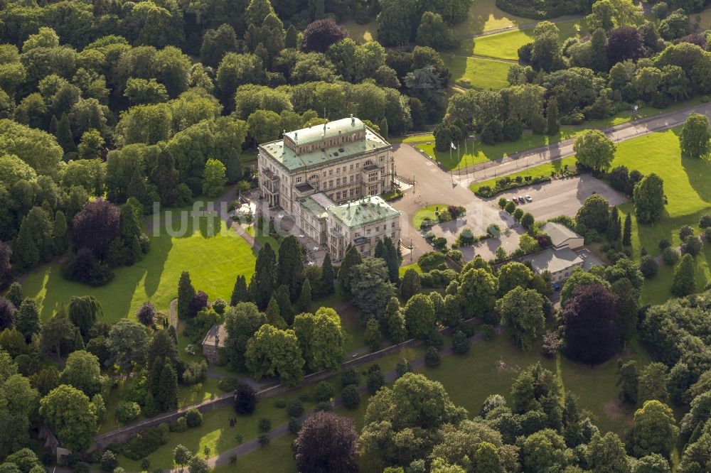 Essen aus der Vogelperspektive: Krupp- Villa Hügel im Essener Stadtteil Bredeney im Bundesland Nordrhein-Westfalen