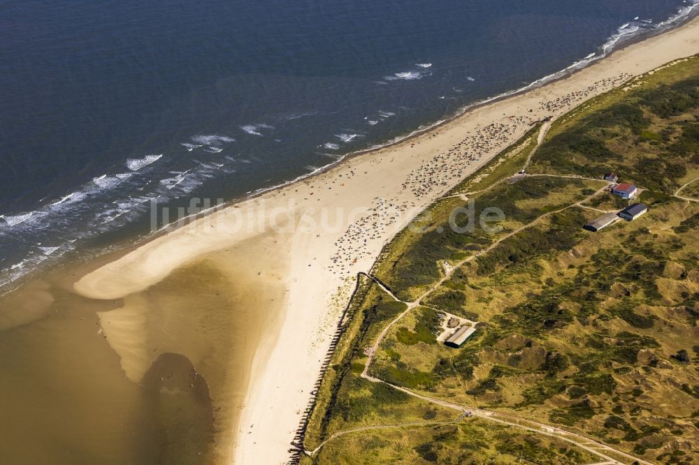 Spiekeroog aus der Vogelperspektive: Küste der Insel Spiekeroog als Teil der ostfriesischen Inseln im Wattenmeer im Bundesland Niedersachsen