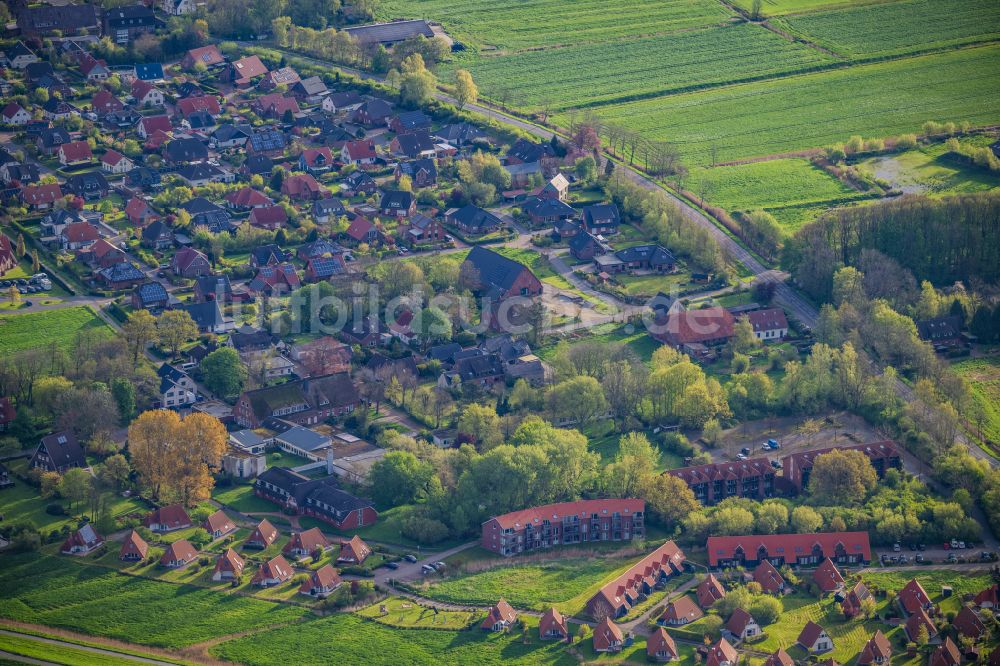 Wurster Nordseeküste von oben - Küsten- Landschaft mit Deich- Schutzstreifen in Wremen in Wurster Nordseeküste im Bundesland Niedersachsen