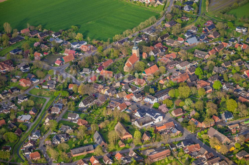 Wurster Nordseeküste von oben - Küsten- Landschaft mit Deich- Schutzstreifen in Wremen in Wurster Nordseeküste im Bundesland Niedersachsen