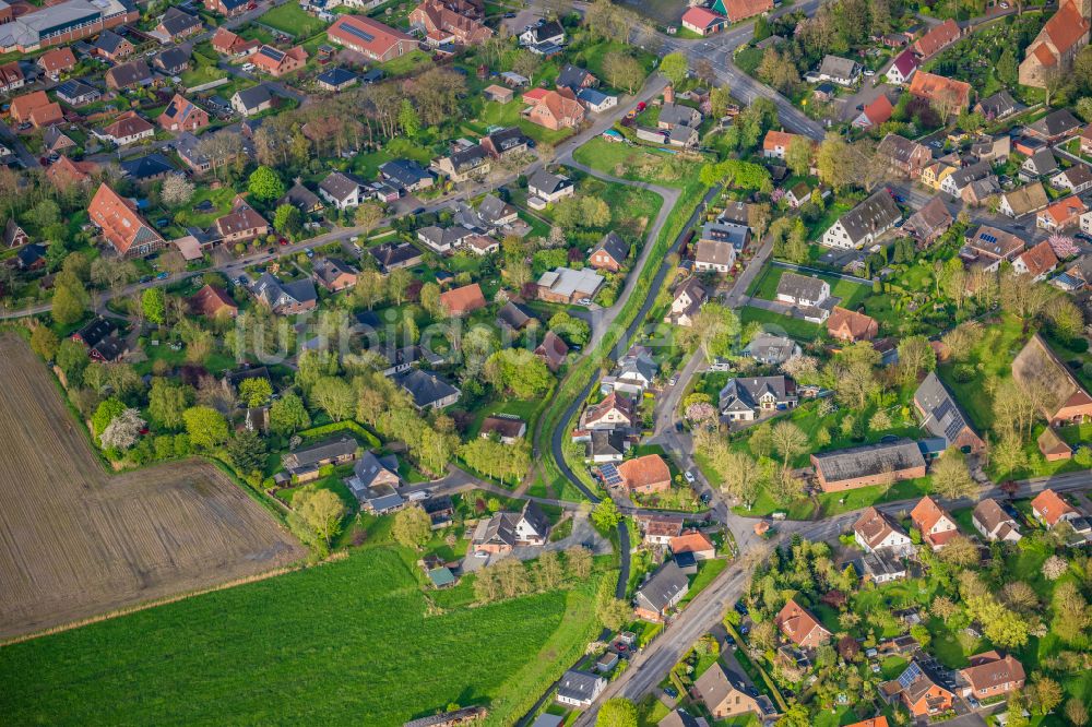 Wurster Nordseeküste von oben - Küsten- Landschaft mit Deich- Schutzstreifen in Wremen in Wurster Nordseeküste im Bundesland Niedersachsen