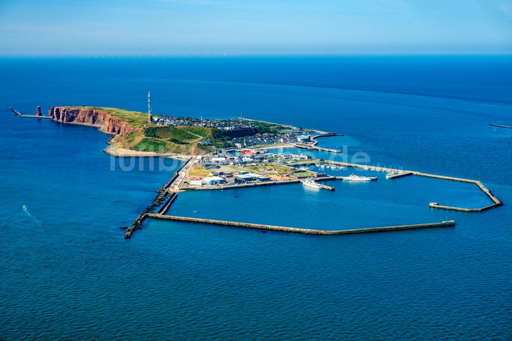 Helgoland aus der Vogelperspektive: Küsten- Landschaft der Insel Helgoland in der Nordsee im Bundesland Schleswig-Holstein, Deutschland