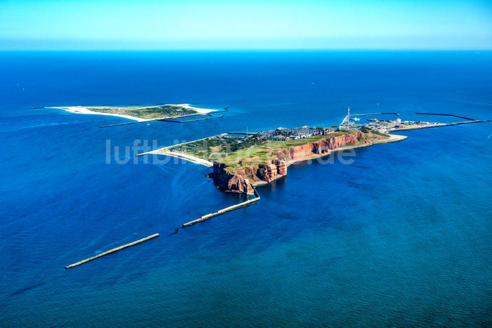 Helgoland aus der Vogelperspektive: Küsten- Landschaft der Insel Helgoland in der Nordsee im Bundesland Schleswig-Holstein, Deutschland