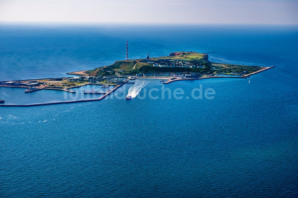 Helgoland aus der Vogelperspektive: Küsten- Landschaft der Insel Helgoland in der Nordsee im Bundesland Schleswig-Holstein, Deutschland