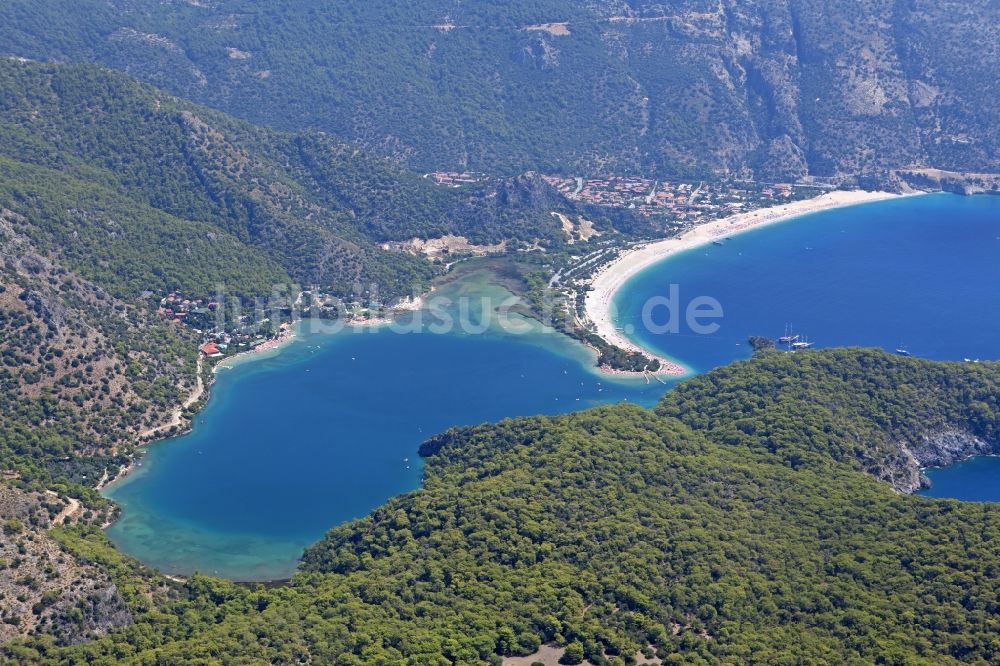 Luftaufnahme Ölüdeniz - Küsten-Landschaft mit Sandstrand bei Ölüdeniz in der Türkei