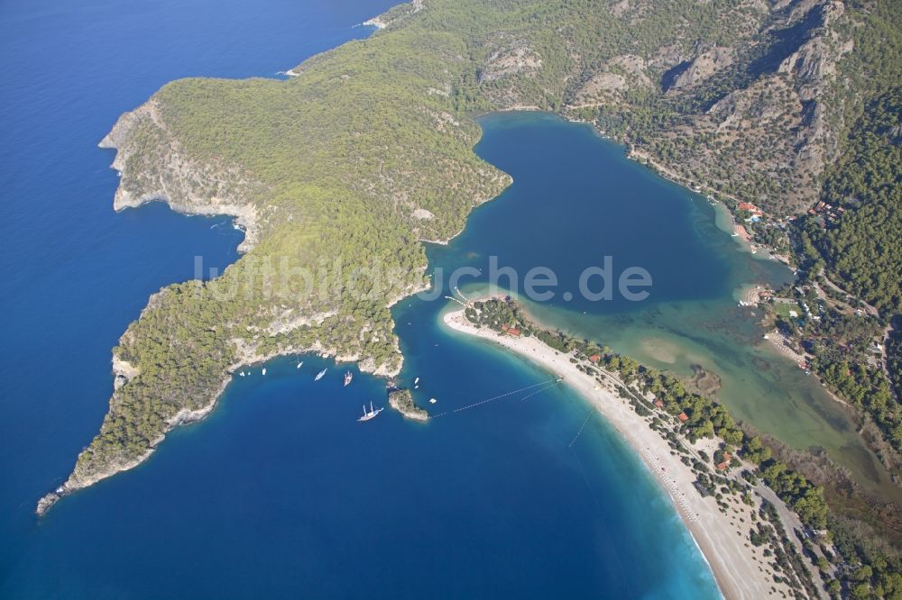 Luftaufnahme Ölüdeniz - Küsten-Landschaft mit Sandstrand bei Ölüdeniz an der Türkischen Ägäis in der Türkei