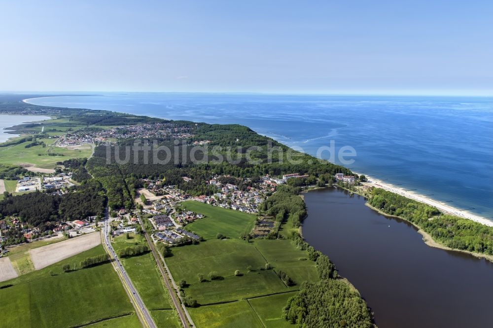 Kölpinsee von oben - Küsten- Landschaft am Sandstrand der der Ostsee in Kölpinsee im Bundesland Mecklenburg-Vorpommern, Deutschland