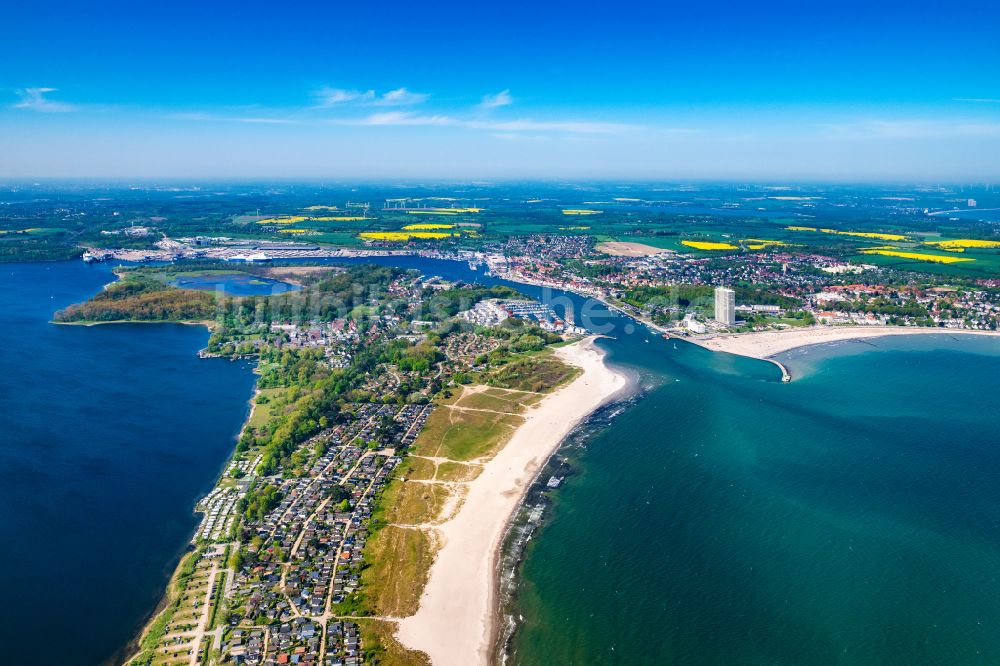 Luftaufnahme Lübeck - Küsten- Landschaft am Sandstrand der der Ostsee in Priwall im Bundesland Schleswig-Holstein, Deutschland