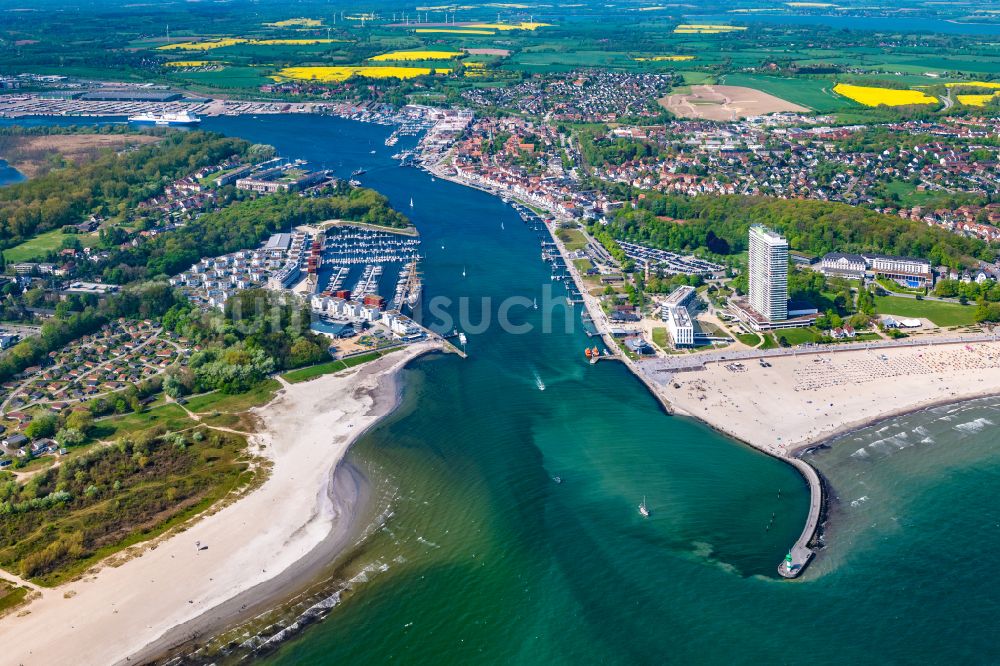 Lübeck von oben - Küsten- Landschaft am Sandstrand der der Ostsee in Priwall im Bundesland Schleswig-Holstein, Deutschland