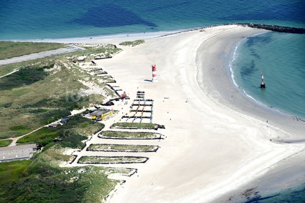 Helgoland aus der Vogelperspektive: Küsten- Landschaft am Sandstrand der Helgoland-Düne in Helgoland im Bundesland Schleswig-Holstein