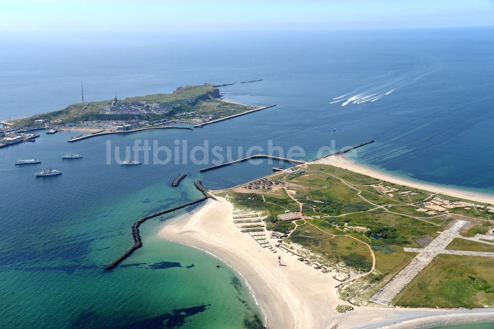 Helgoland aus der Vogelperspektive: Küsten- Landschaft am Sandstrand der Helgoland-Düne in der Nordsee auf Helgoland im Bundesland Schleswig-Holstein