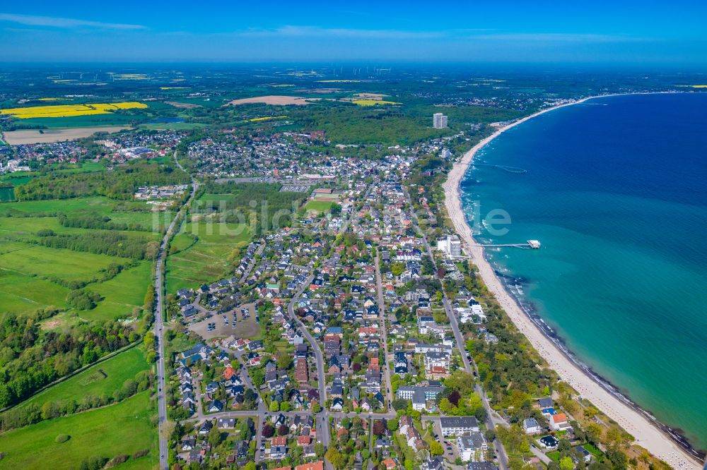 Luftaufnahme Niendorf/Ostsee - Küsten- Landschaft am Sandstrand in Niendorf/Ostsee im Bundesland Schleswig-Holstein, Deutschland