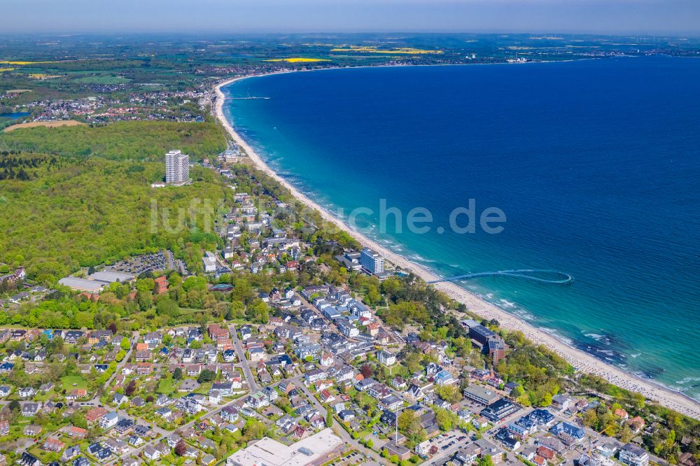 Niendorf/Ostsee aus der Vogelperspektive: Küsten- Landschaft am Sandstrand in Niendorf/Ostsee im Bundesland Schleswig-Holstein, Deutschland