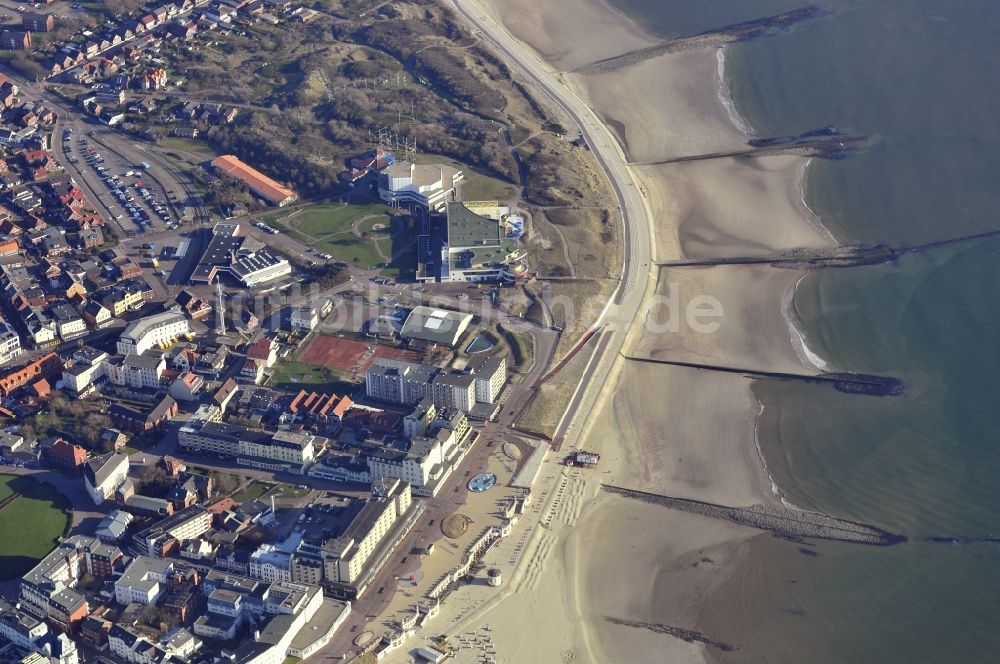 Luftbild Borkum - Küsten- Landschaft am Sandstrand der Nordsee in Borkum im Bundesland Niedersachsen