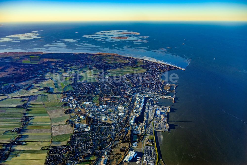 Luftaufnahme Cuxhaven - Küsten- Landschaft am Sandstrand der Nordsee in Cuxhaven im Bundesland Niedersachsen