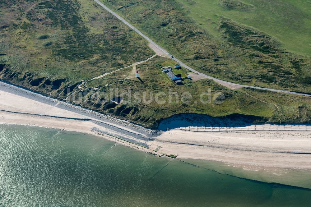 Luftaufnahme List - Küsten- Landschaft am Sandstrand der Nordsee- Insel Sylt in List im Bundesland Schleswig-Holstein