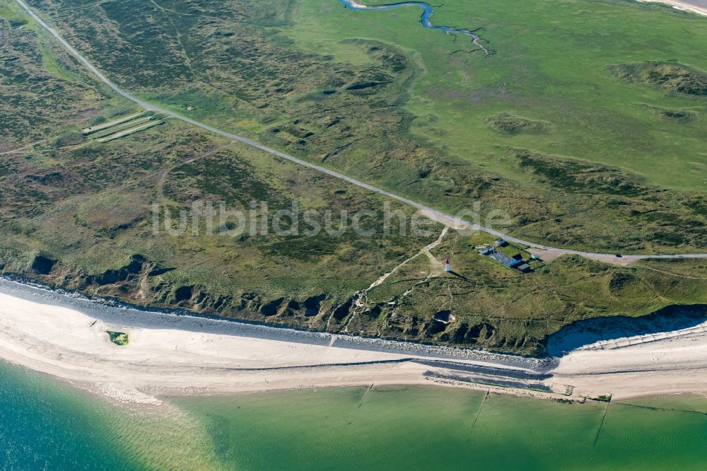 List aus der Vogelperspektive: Küsten- Landschaft am Sandstrand der Nordsee- Insel Sylt in List im Bundesland Schleswig-Holstein