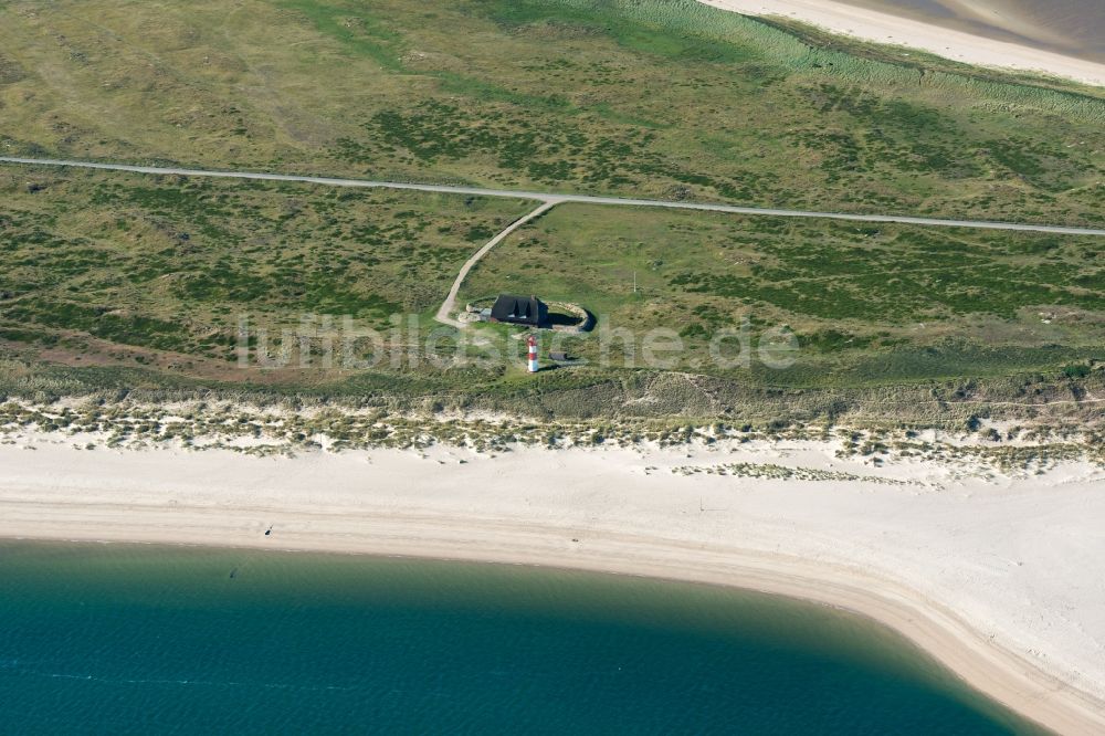 Luftaufnahme List - Küsten- Landschaft am Sandstrand der Nordsee- Insel Sylt in List im Bundesland Schleswig-Holstein