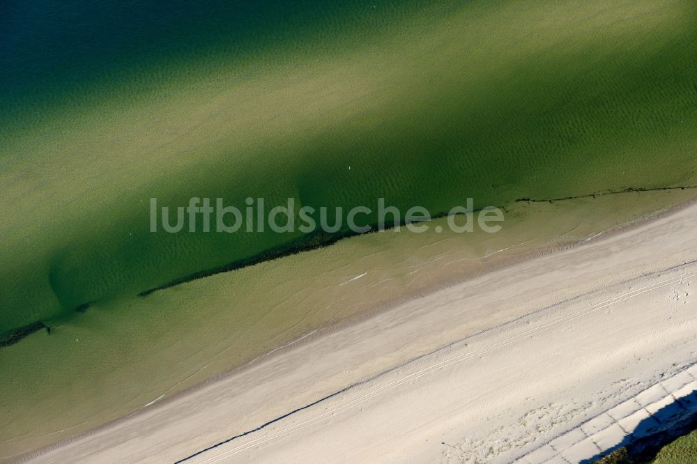 List von oben - Küsten- Landschaft am Sandstrand der Nordsee- Insel Sylt in List im Bundesland Schleswig-Holstein