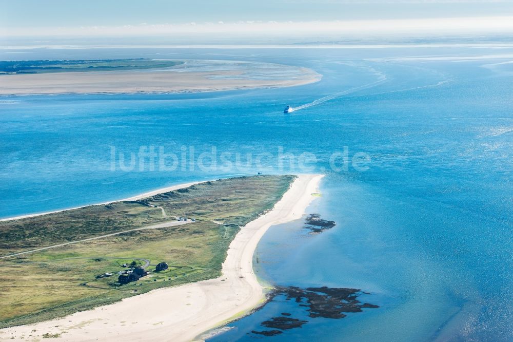 Luftaufnahme List - Küsten- Landschaft am Sandstrand der Nordsee- Insel Sylt in List im Bundesland Schleswig-Holstein