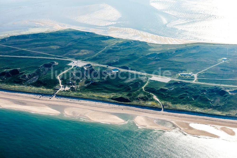 Sylt von oben - Küsten- Landschaft am Sandstrand der Nordsee im Ortsteil Rantum (Sylt) in Sylt im Bundesland Schleswig-Holstein