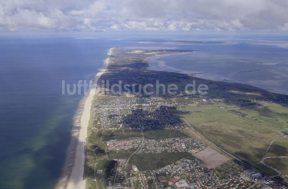 Sylt von oben - Küsten- Landschaft am Sandstrand der Nordsee in Sylt im Bundesland Schleswig-Holstein