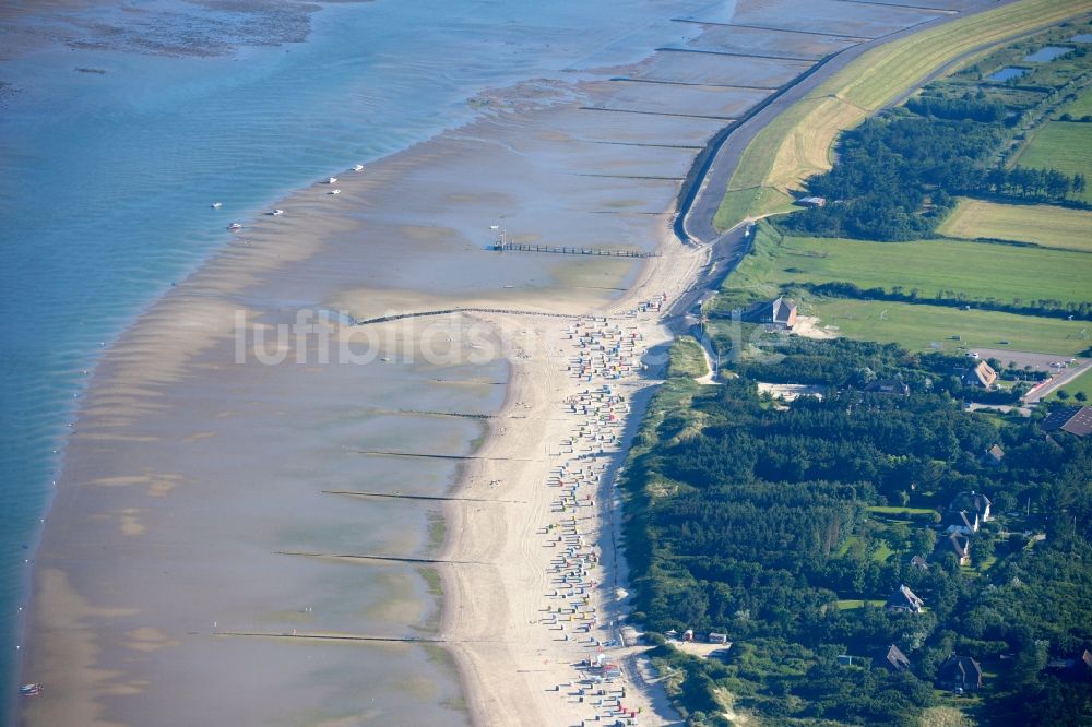 Luftaufnahme Utersum - Küsten- Landschaft am Sandstrand der Nordsee in Utersum im Bundesland Schleswig-Holstein