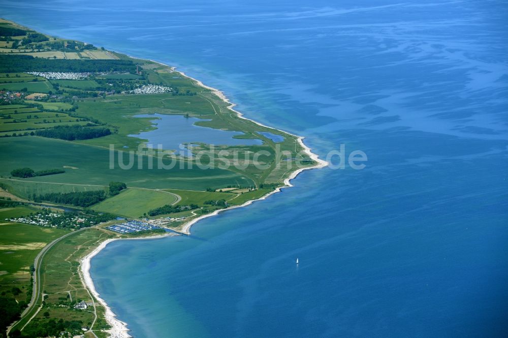 Luftaufnahme Behrensdorf - Küsten- Landschaft am Sandstrand der Ostsee in Behrensdorf im Bundesland Schleswig-Holstein