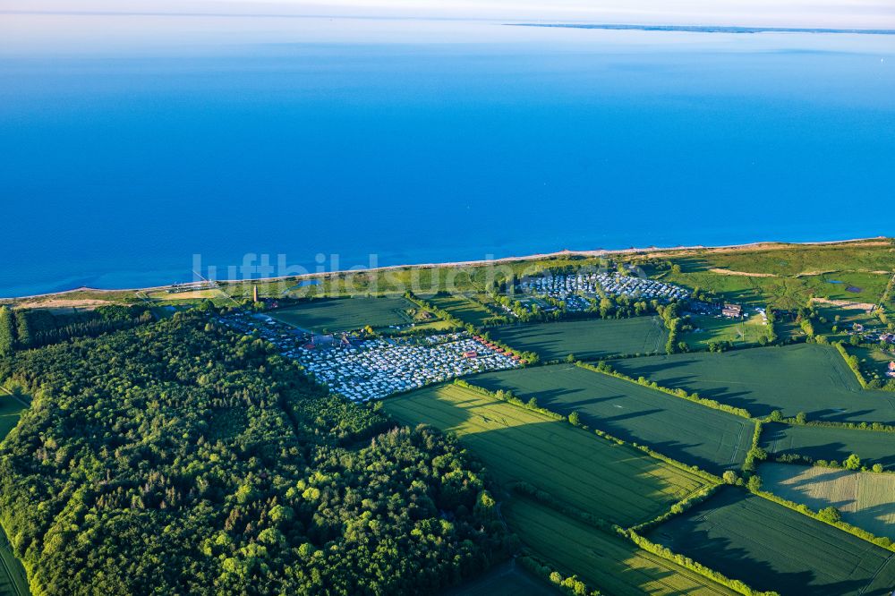 Luftaufnahme Behrensdorf - Küsten- Landschaft am Sandstrand der Ostsee in Behrensdorf im Bundesland Schleswig-Holstein, Deutschland