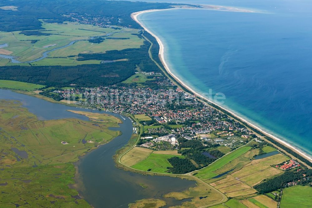 Zingst von oben - Küsten- Landschaft am Sandstrand der Ostsee bei Zingst im Bundesland Mecklenburg-Vorpommern