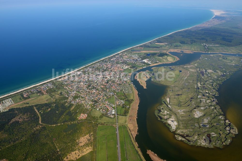 Zingst von oben - Küsten- Landschaft am Sandstrand der Ostsee bei Zingst im Bundesland Mecklenburg-Vorpommern