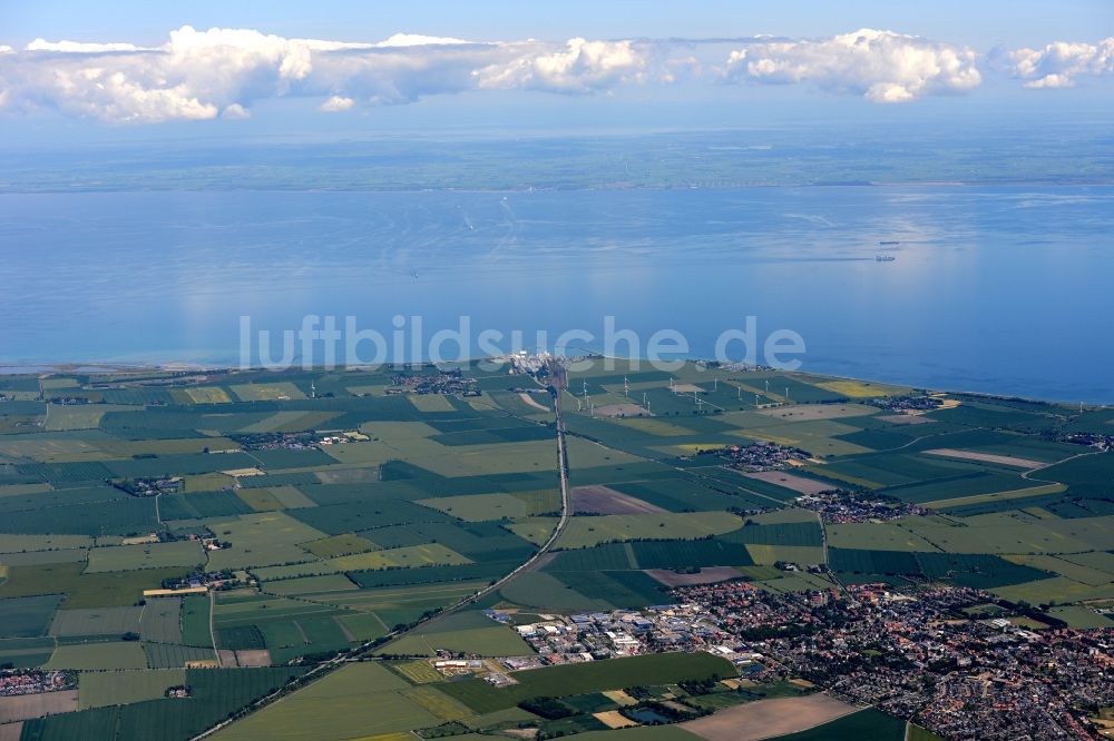 Fehmarn von oben - Küsten- Landschaft am Sandstrand der Ostsee in Fehmarn im Bundesland Schleswig-Holstein